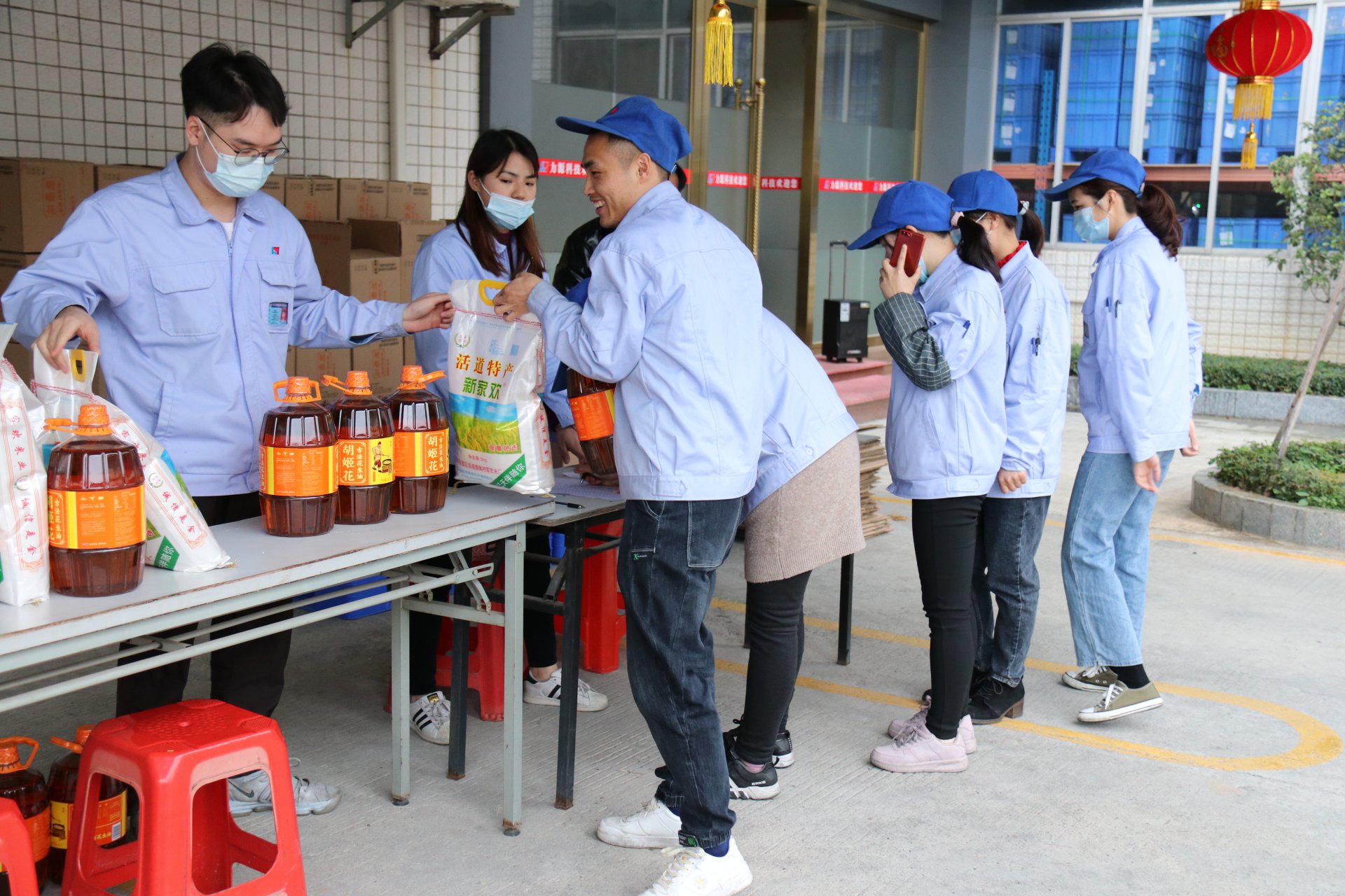 金牛送福，喜迎新春——力源科技向全體員工發(fā)放春節(jié)福利